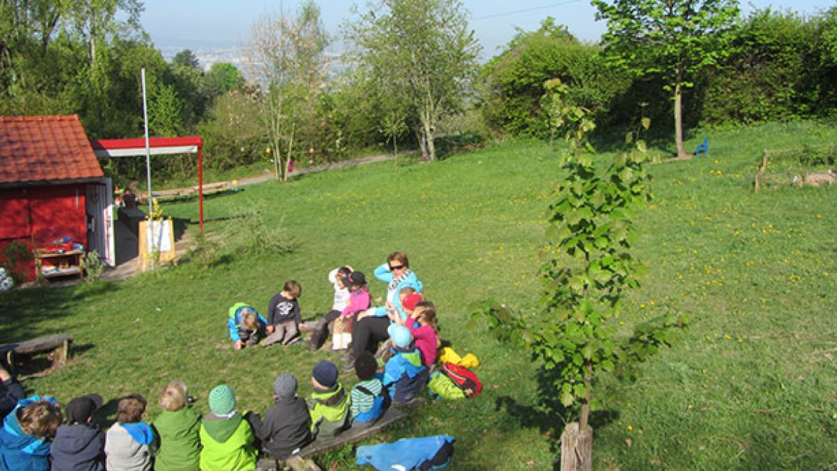 Garten und Freifläche am Kindergarten